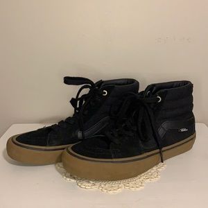 ✨Barely worn✨ Skate High black Vans!